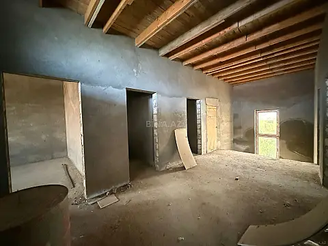 Satılır 6 otaqlı həyət evi 240 m²