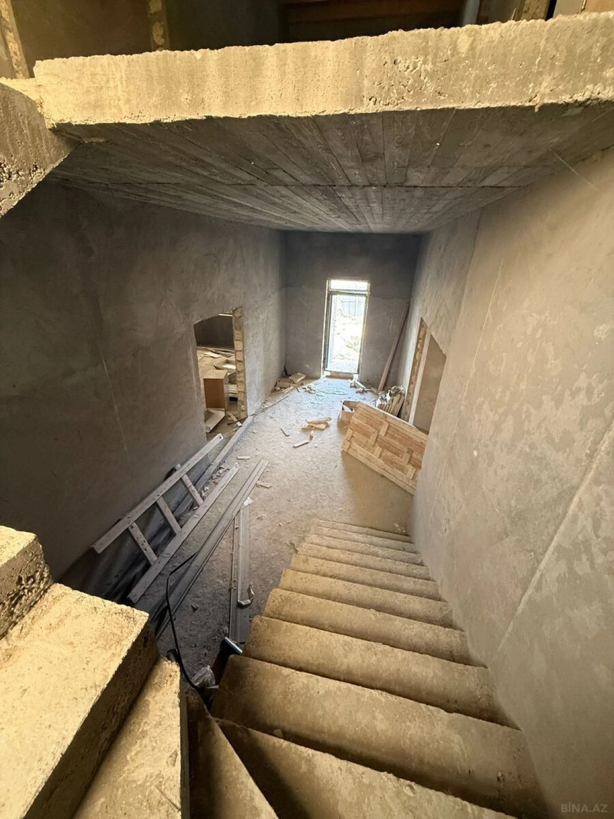 Satılır 6 otaqlı həyət evi 240 m²