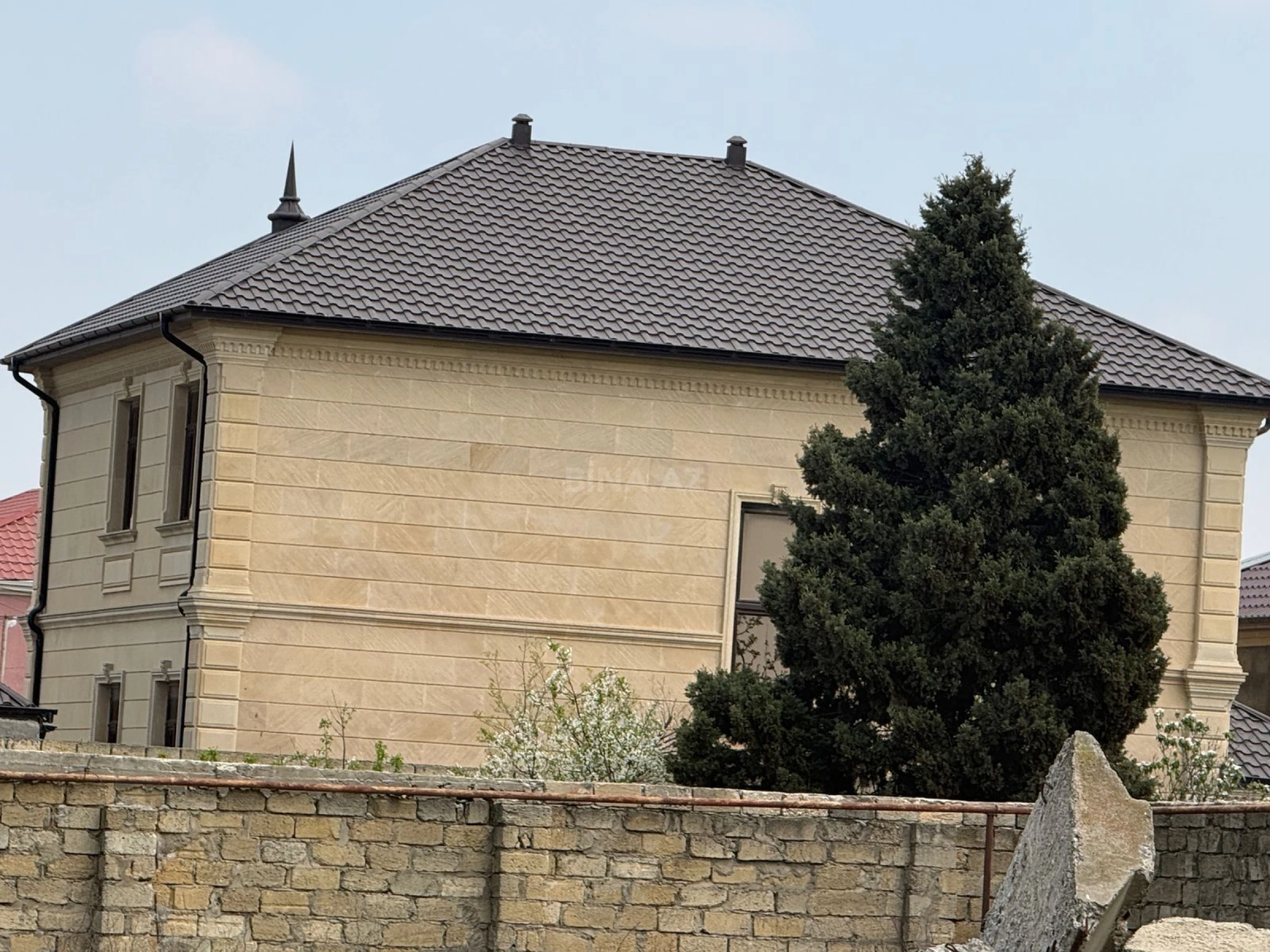 Satılır 6 otaqlı həyət evi 240 m²