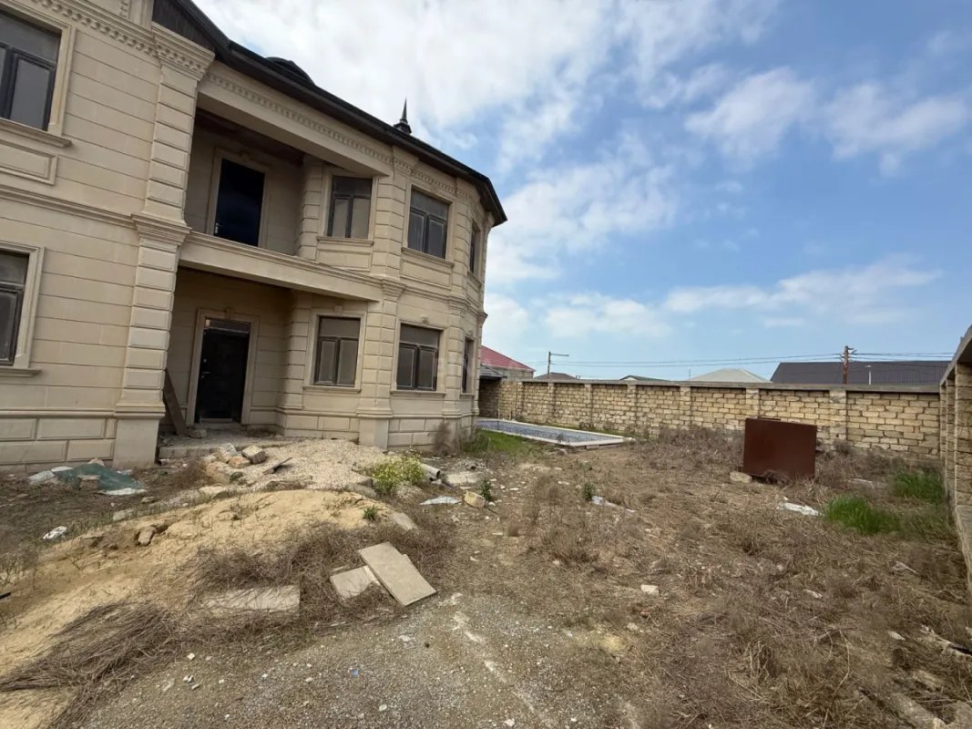 Satılır 6 otaqlı həyət evi 240 m²