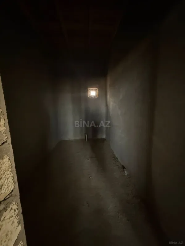 Satılır 6 otaqlı həyət evi 240 m²