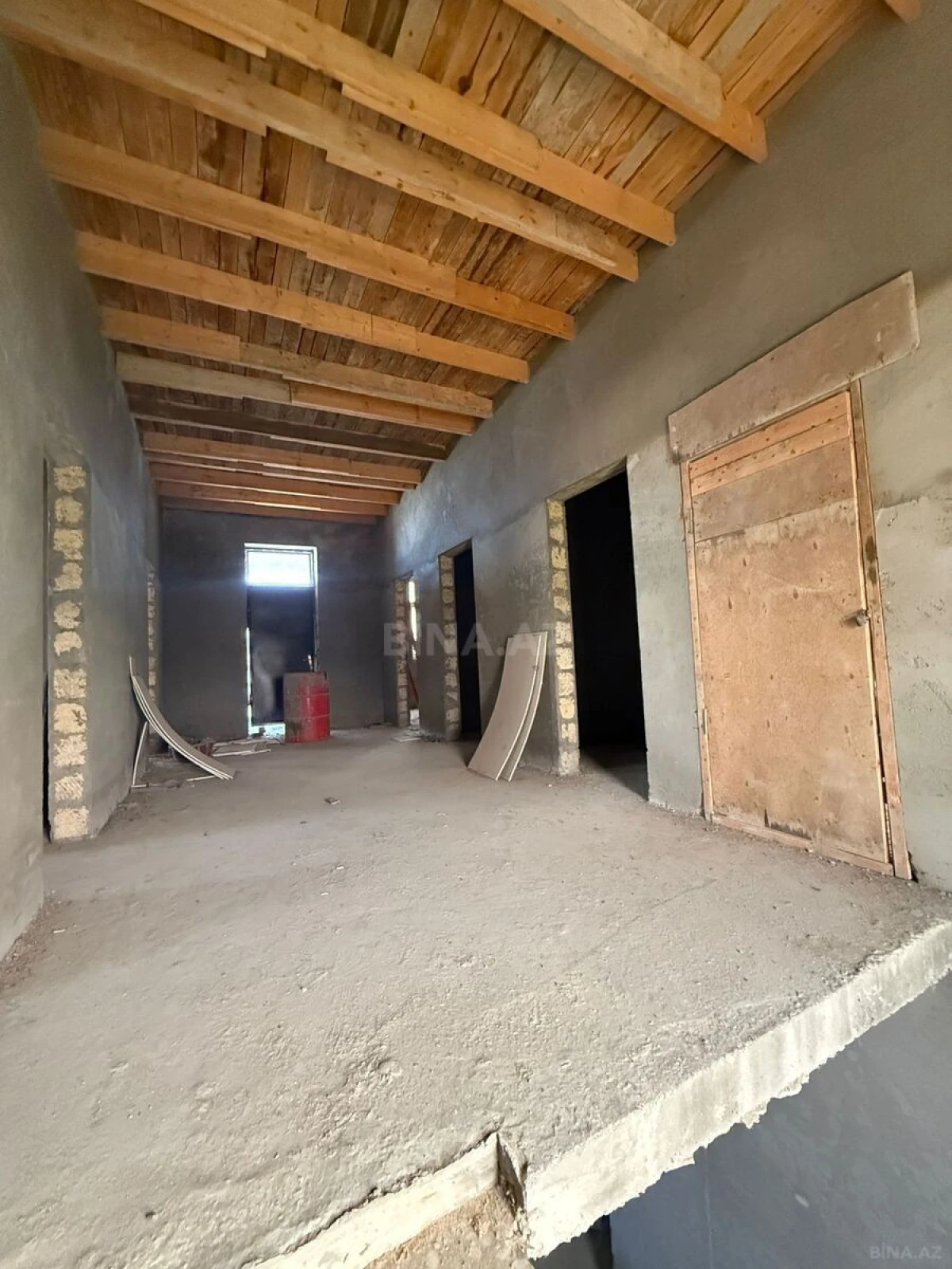 Satılır 6 otaqlı həyət evi 240 m²