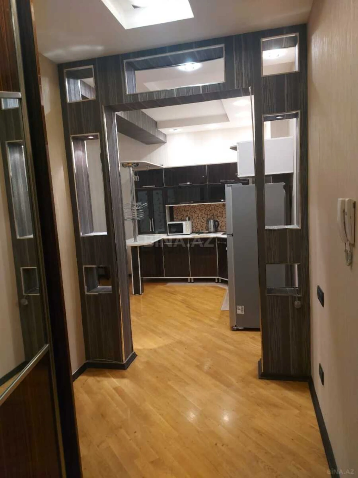 Kirayə verilir 2 otaqlı mənzil 83 m²