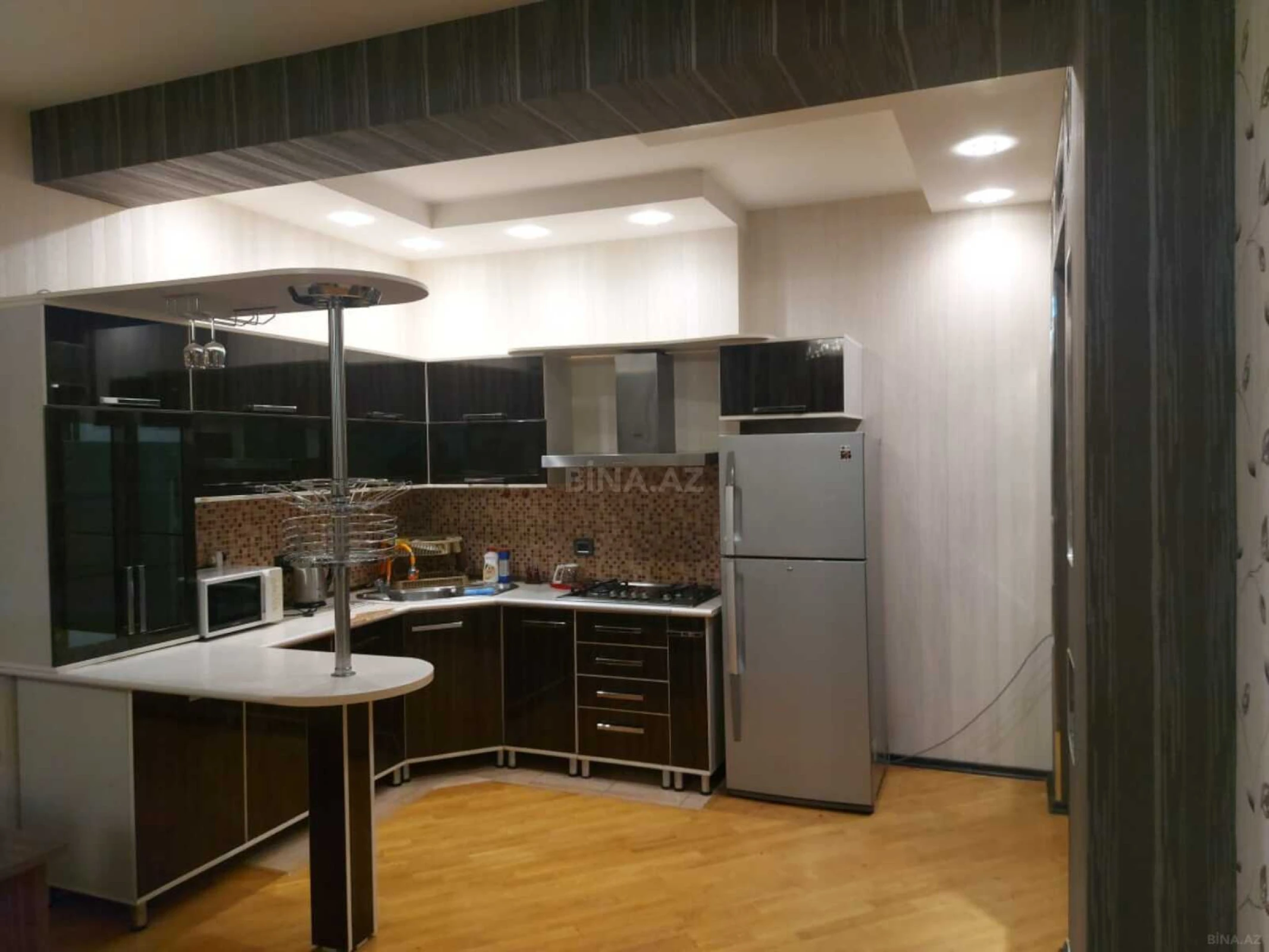 Kirayə verilir 2 otaqlı mənzil 83 m²