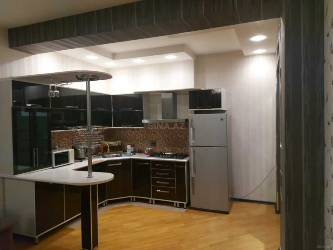 Kirayə verilir 2 otaqlı mənzil 83 m²