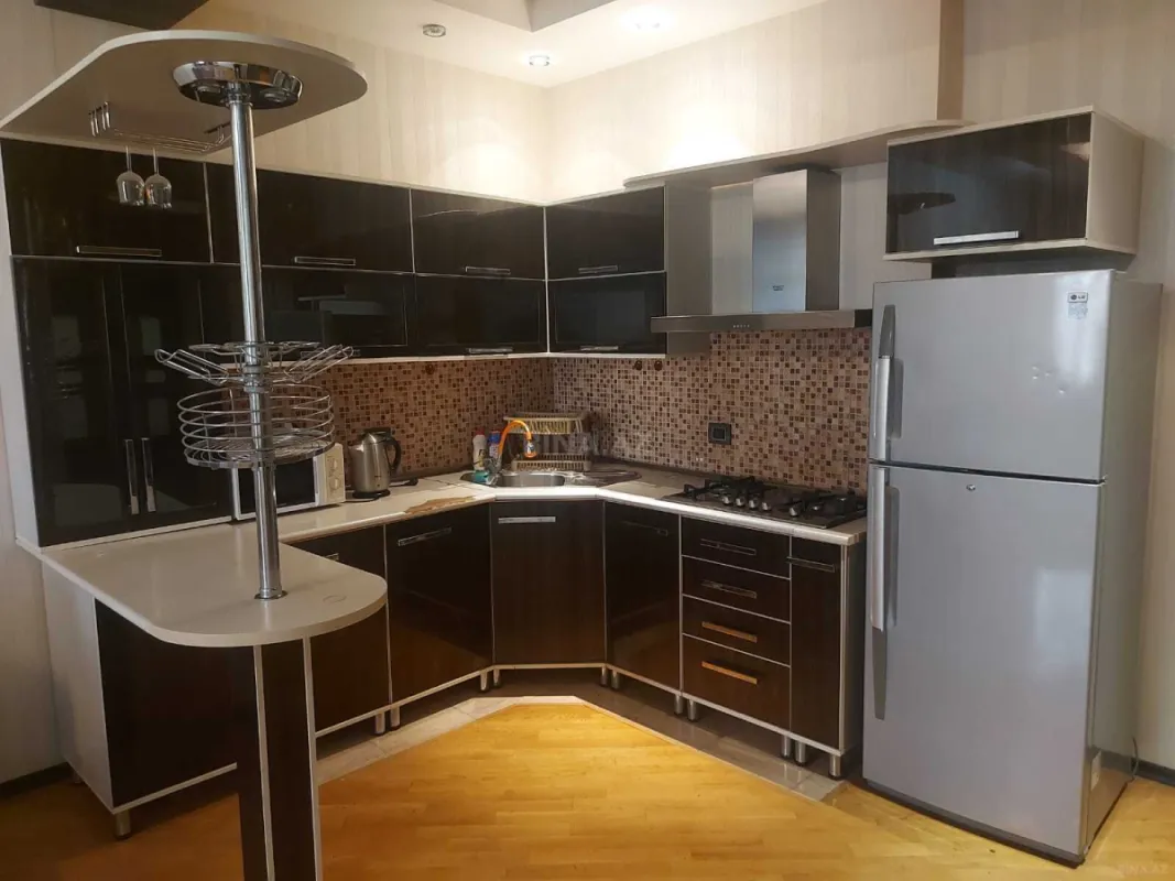Kirayə verilir 2 otaqlı mənzil 83 m²