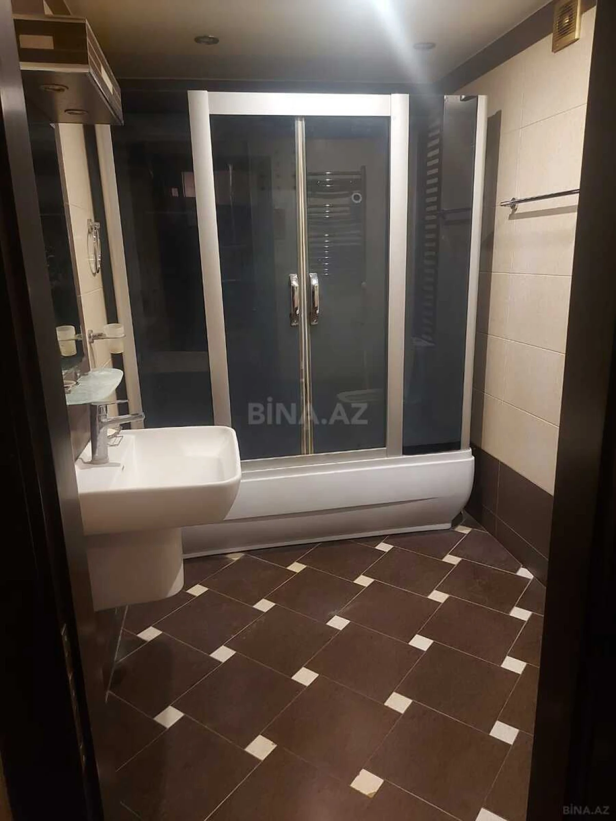 Kirayə verilir 2 otaqlı mənzil 83 m²