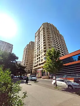 Satılır 3 otaqlı mənzil 137 m² — Bakı, İnşaatçılar 3 otaq 137.00 m²