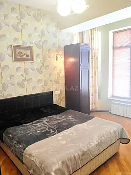 Satılır 3 otaqlı mənzil 137 m²