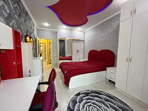 Kirayə verilir 2 otaqlı mənzil 105 m²