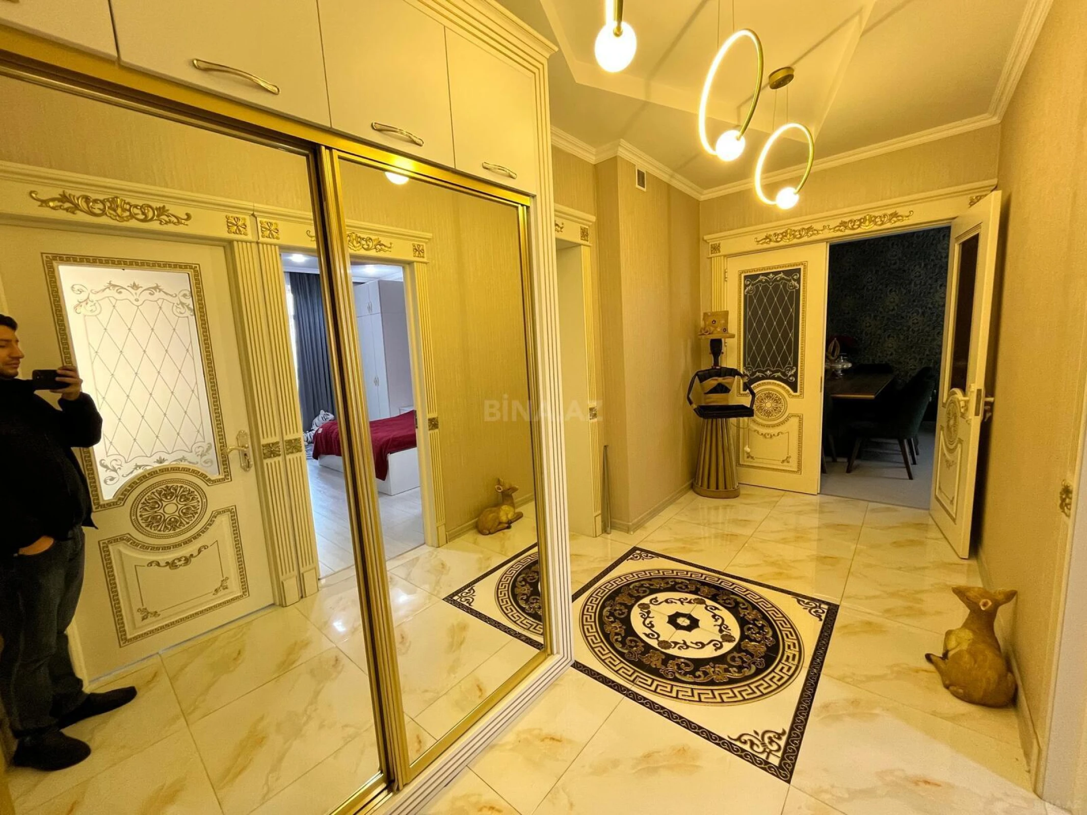 Kirayə verilir 2 otaqlı mənzil 105 m²