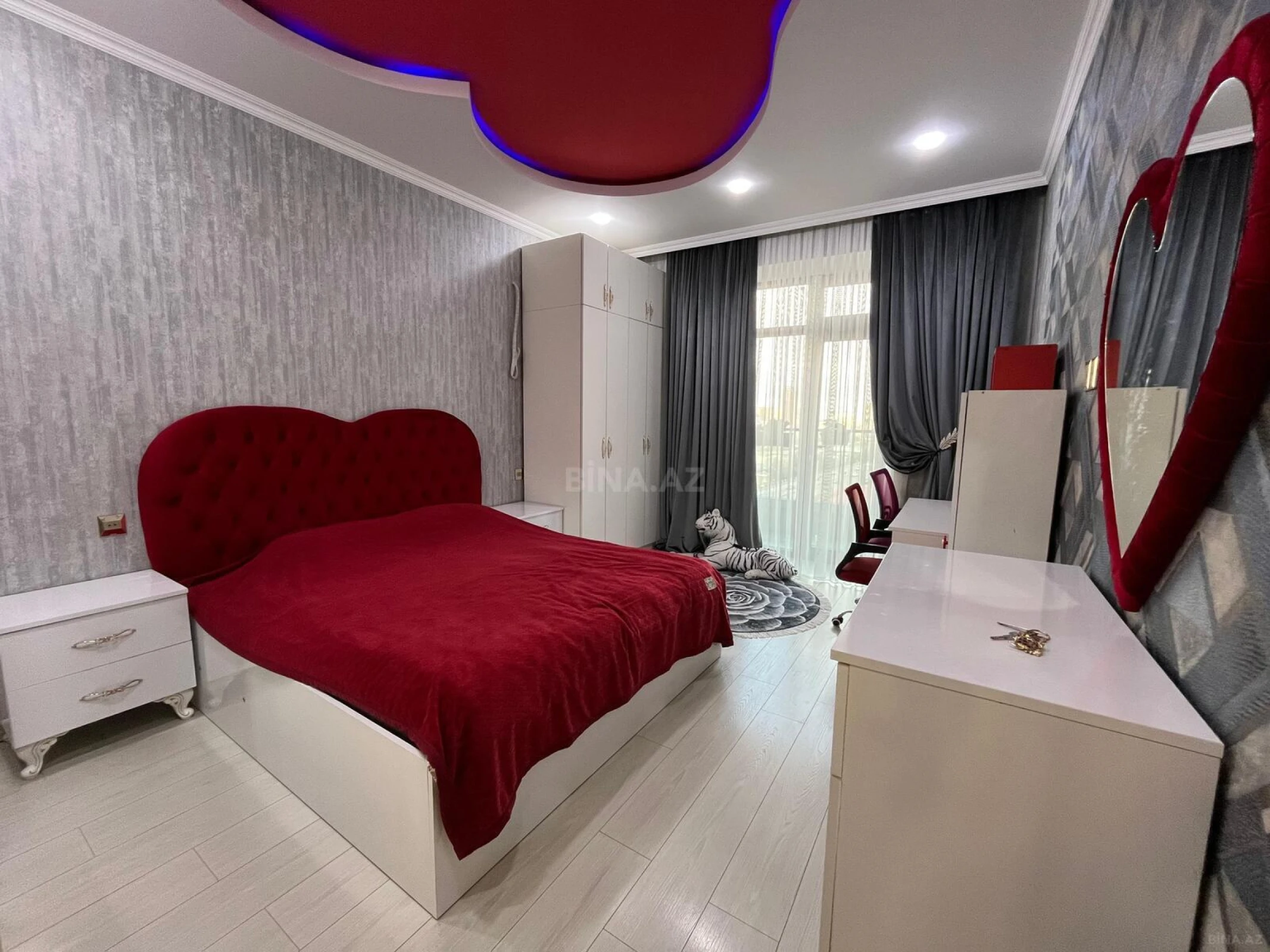 Kirayə verilir 2 otaqlı mənzil 105 m²