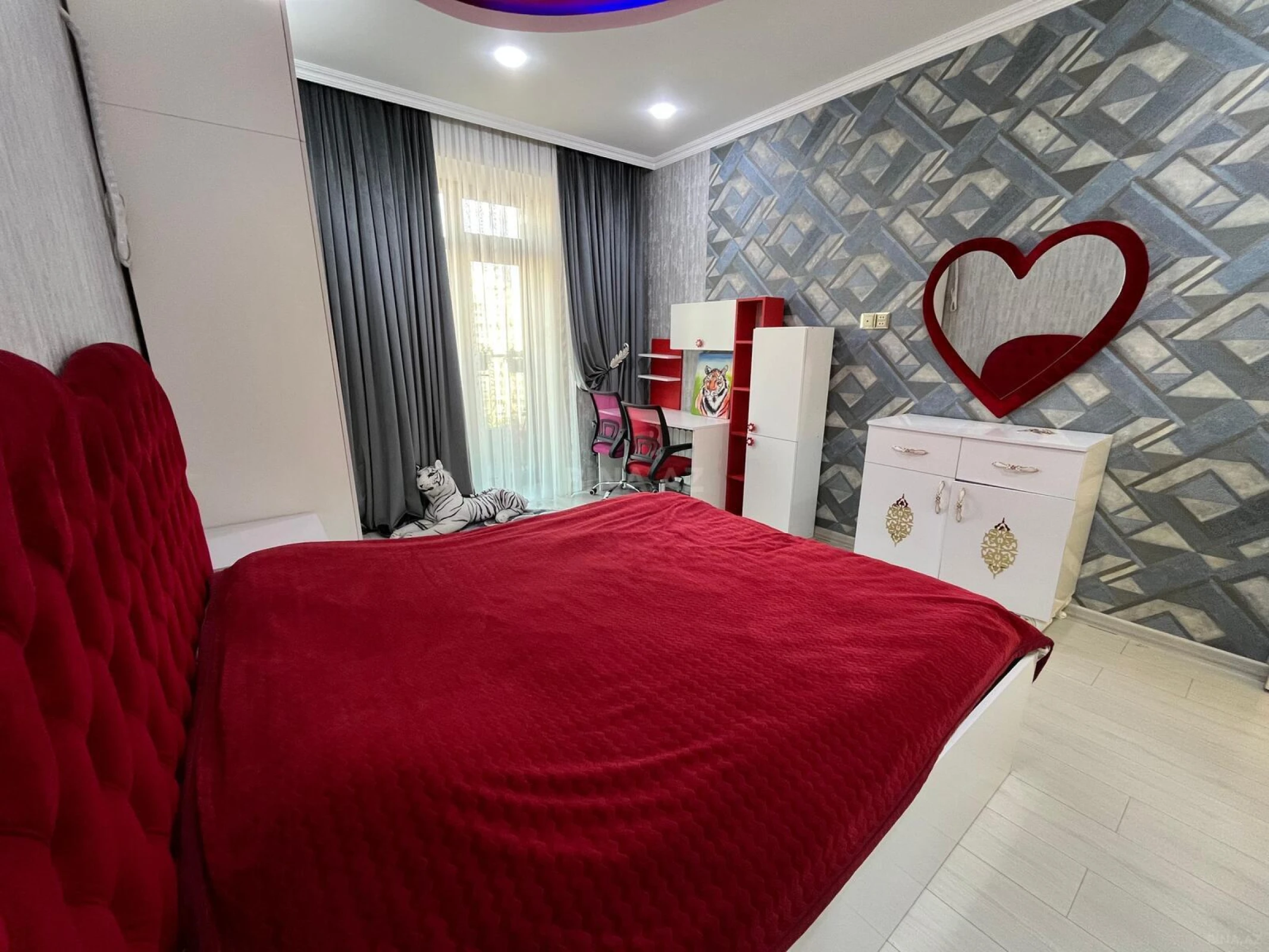 Kirayə verilir 2 otaqlı mənzil 105 m²