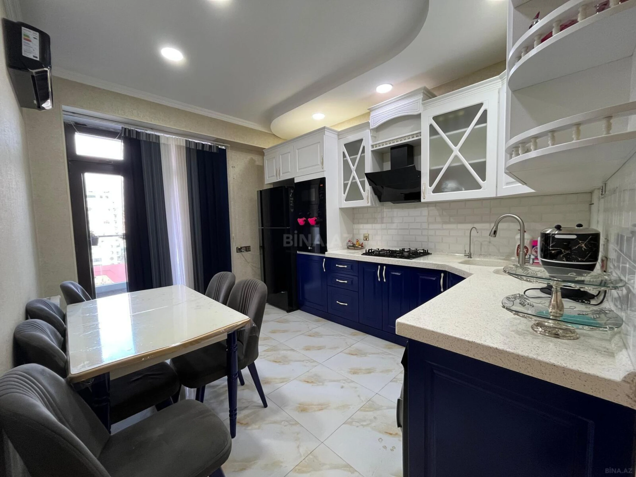 Kirayə verilir 2 otaqlı mənzil 105 m²