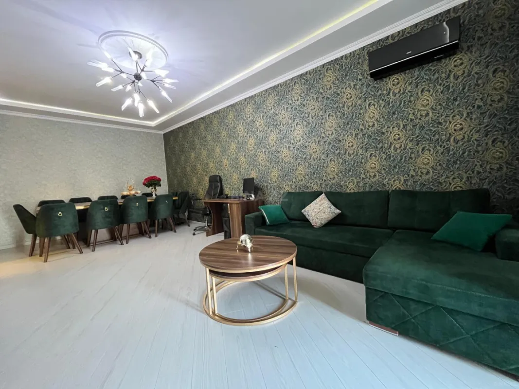Kirayə verilir 2 otaqlı mənzil 105 m²