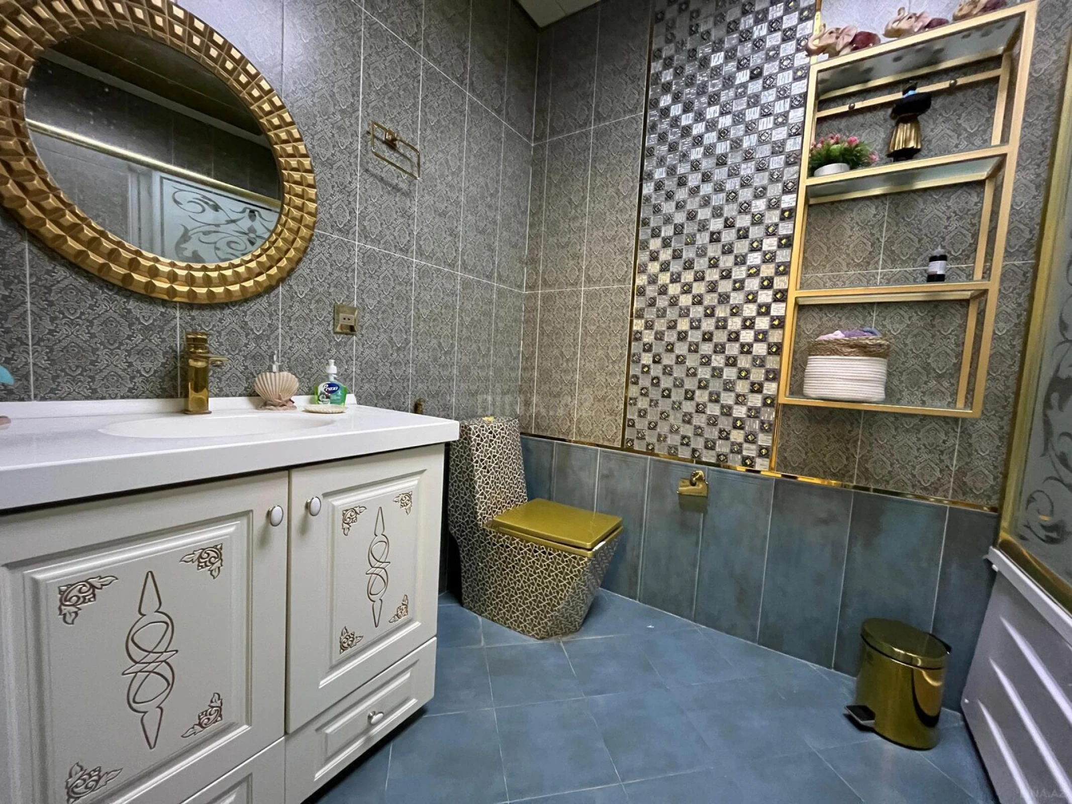 Kirayə verilir 2 otaqlı mənzil 105 m²