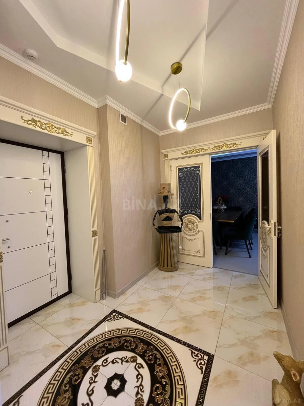Kirayə verilir 2 otaqlı mənzil 105 m²