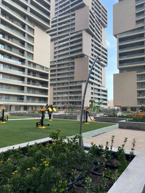 Kirayə verilir 2 otaqlı mənzil 105 m²