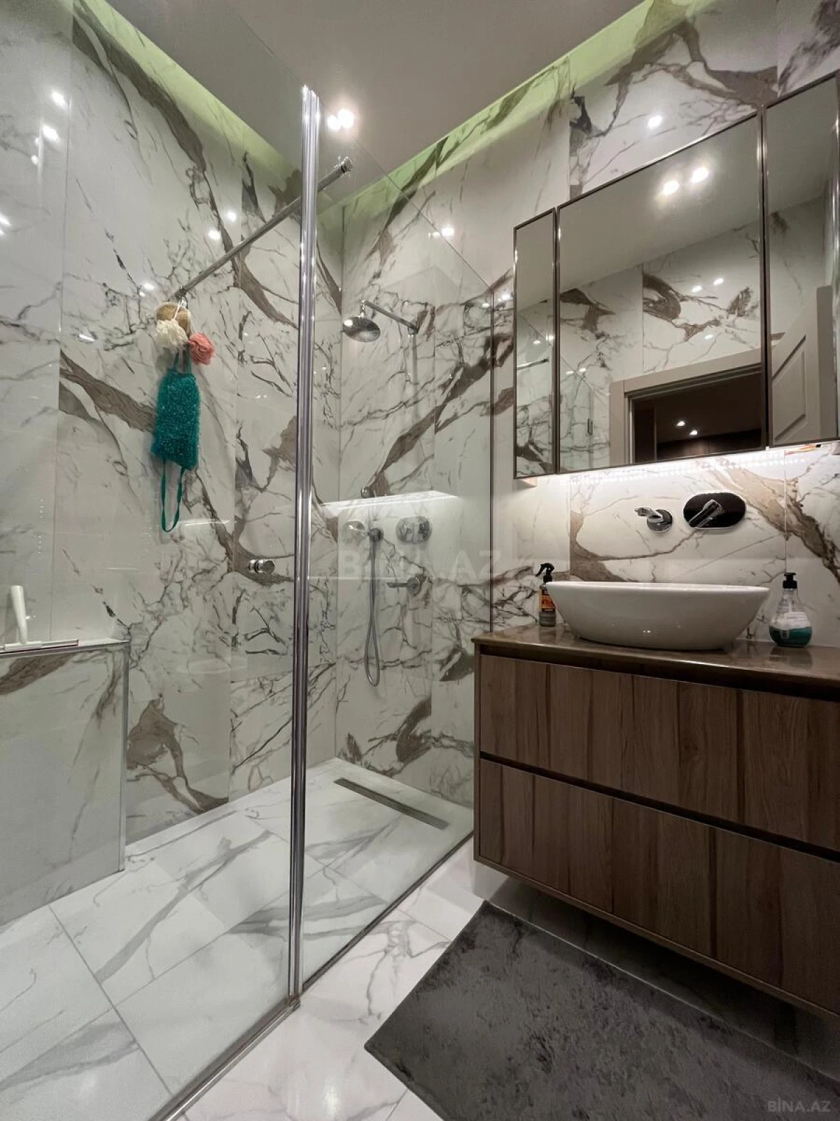 Kirayə verilir 2 otaqlı mənzil 70 m²