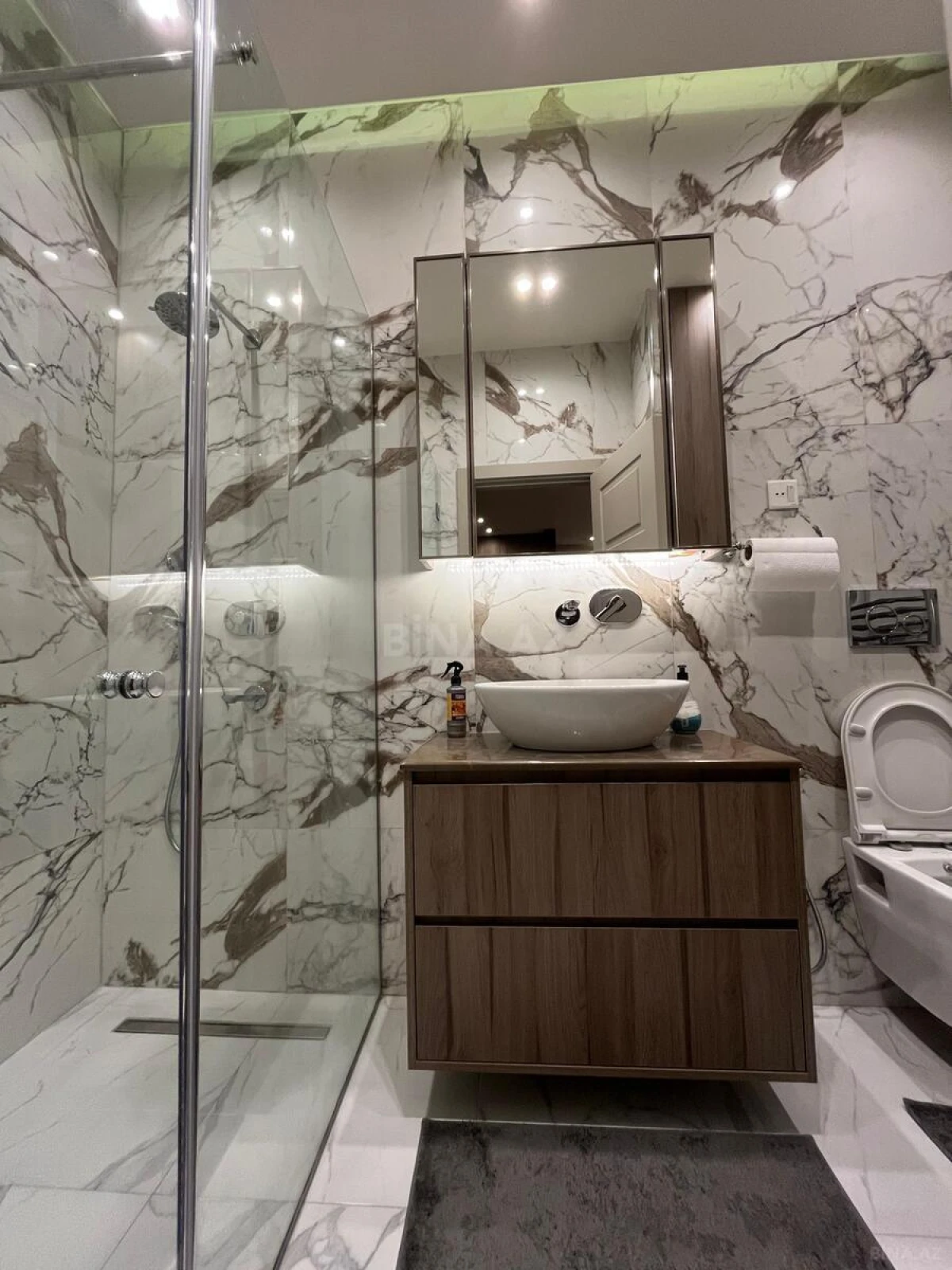 Kirayə verilir 2 otaqlı mənzil 70 m²