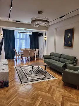 Kirayə verilir 2 otaqlı mənzil 77 m²