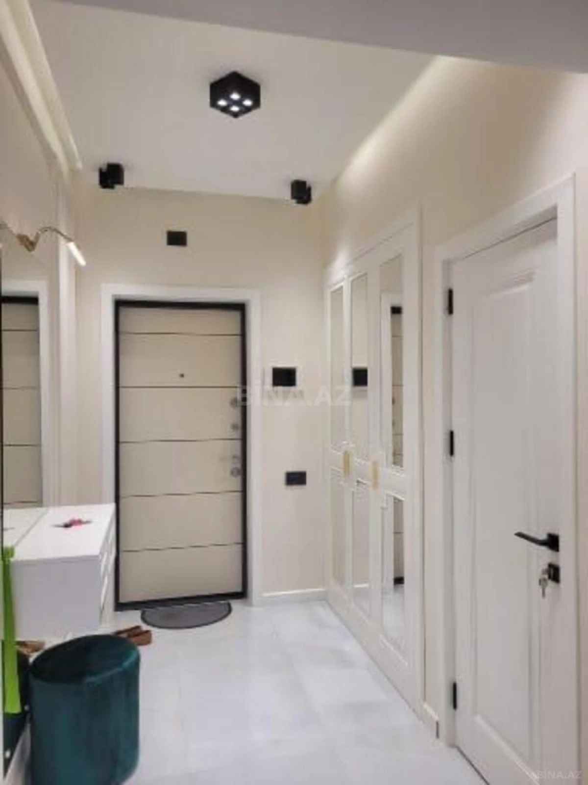 Kirayə verilir 2 otaqlı mənzil 77 m²