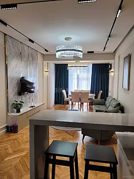 Kirayə verilir 2 otaqlı mənzil 77 m²
