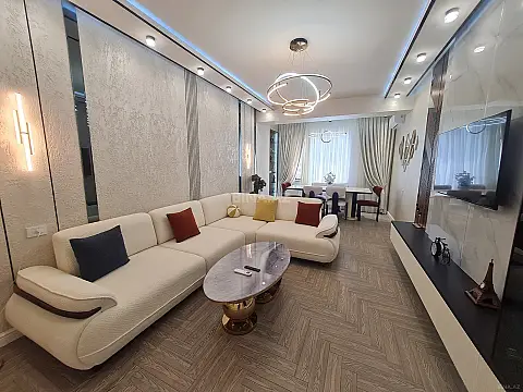 Satılır 3 otaqlı mənzil 137 m² — Bakı 3 otaq 137.00 m²
