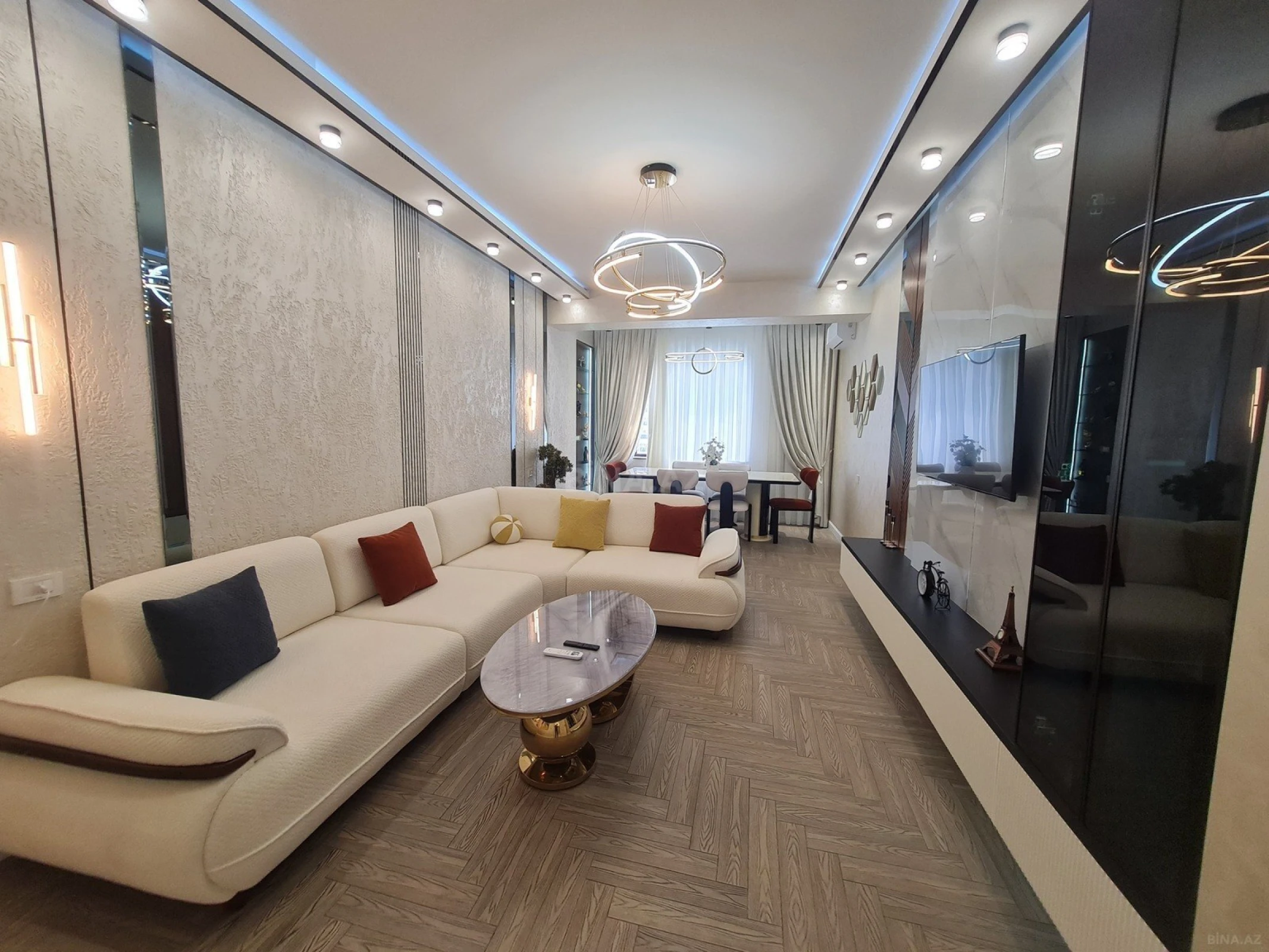 Satılır 3 otaqlı mənzil 137 m²