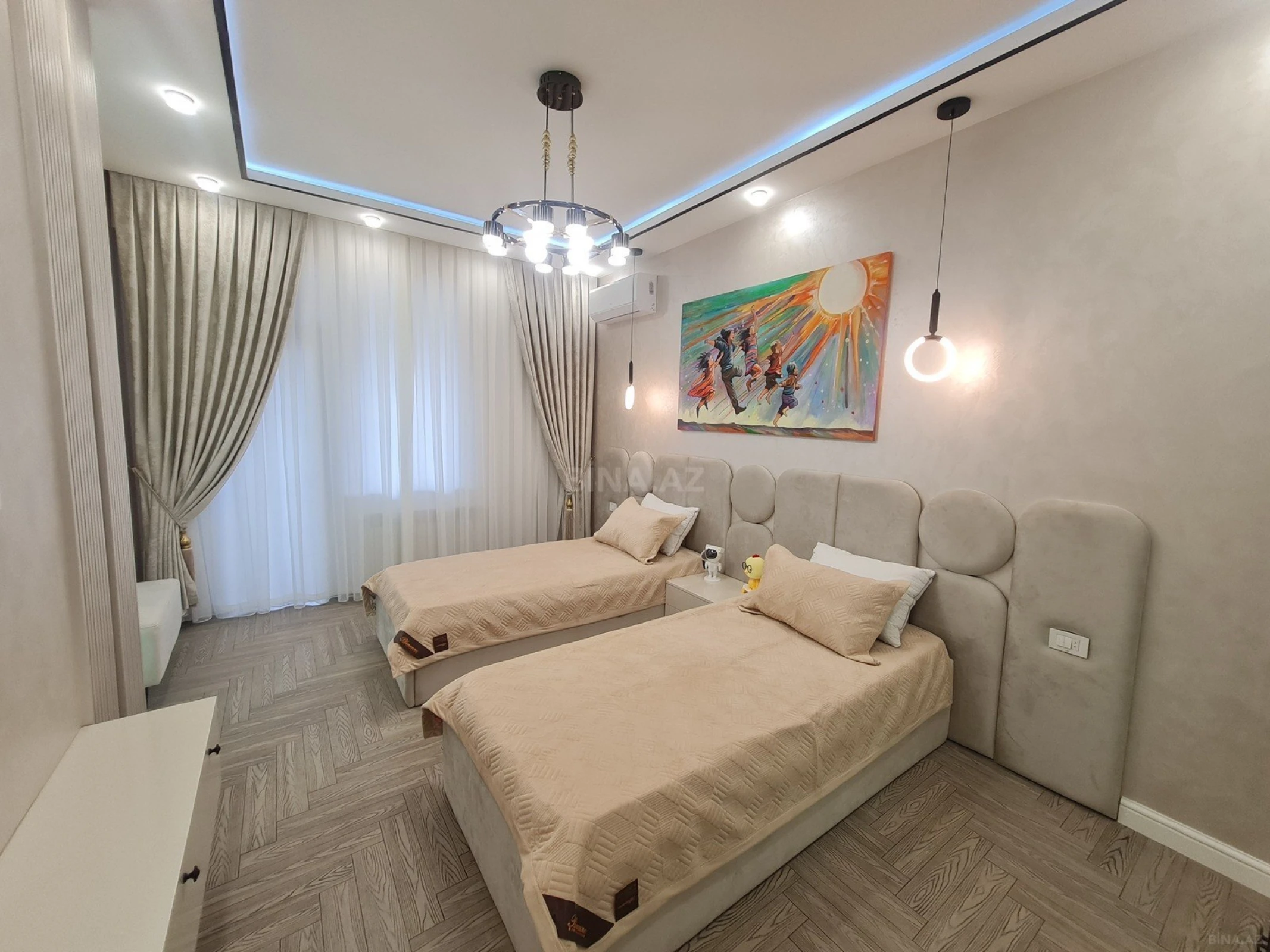 Satılır 3 otaqlı mənzil 137 m²