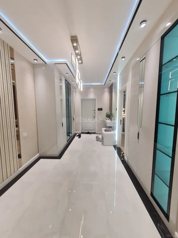 Satılır 3 otaqlı mənzil 137 m²