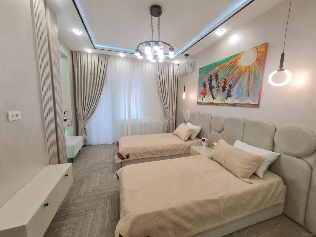 Satılır 3 otaqlı mənzil 137 m²