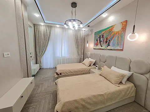 Satılır 3 otaqlı mənzil 137 m²