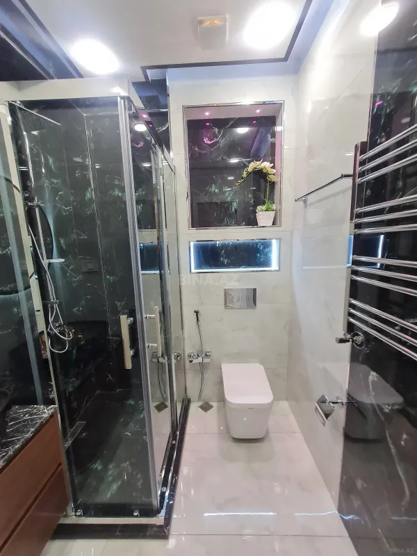 Satılır 3 otaqlı mənzil 137 m²