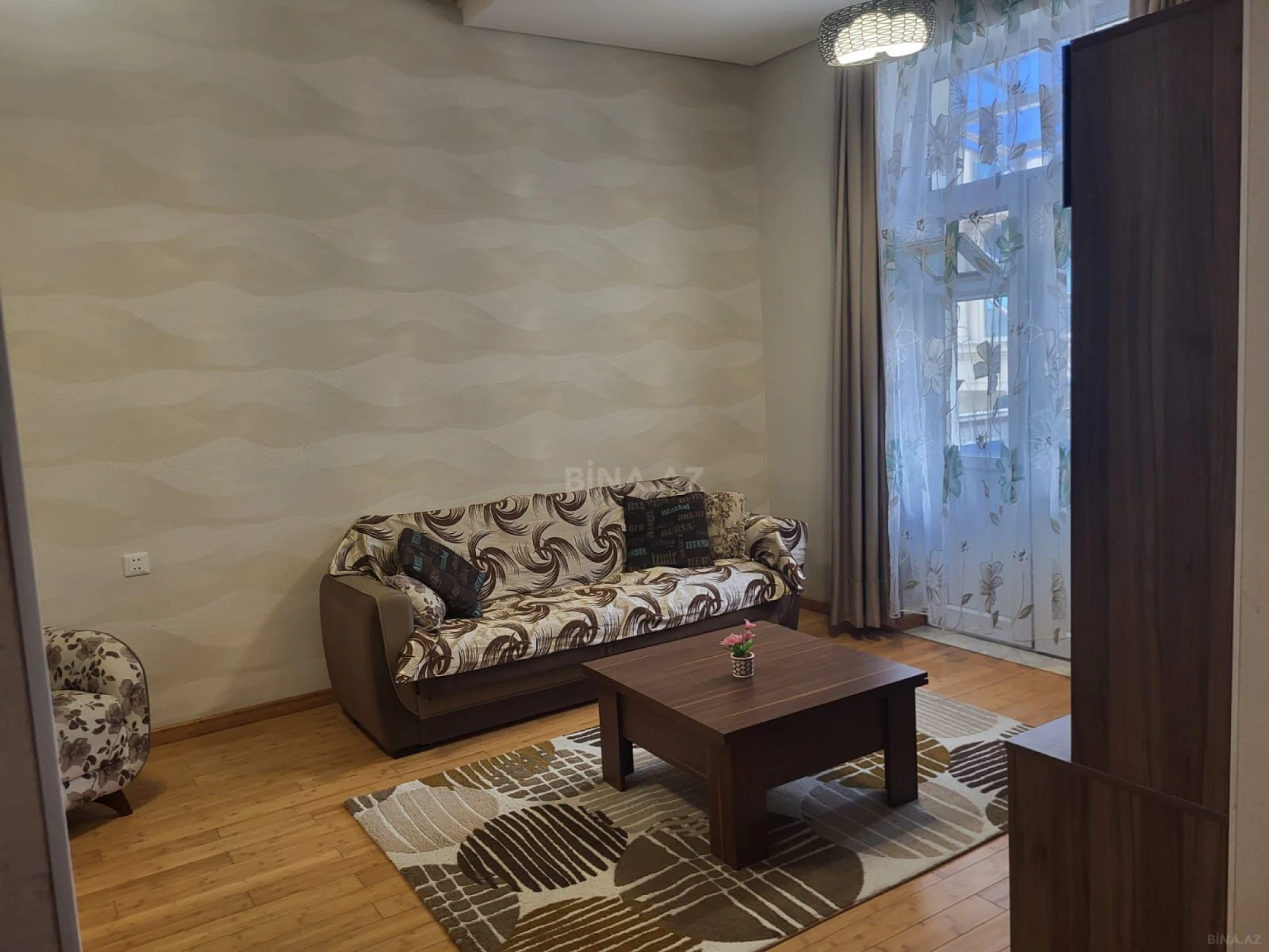 Kirayə verilir 2 otaqlı mənzil 60 m²