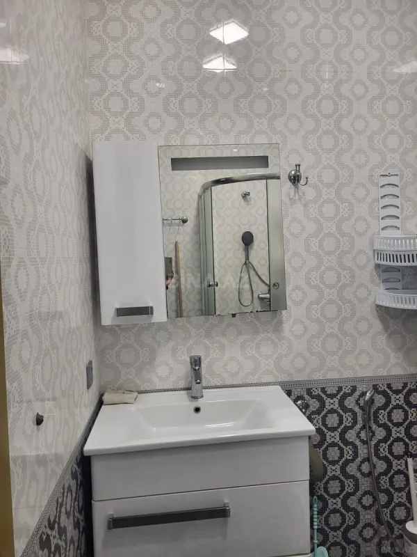 Kirayə verilir 2 otaqlı mənzil 60 m²