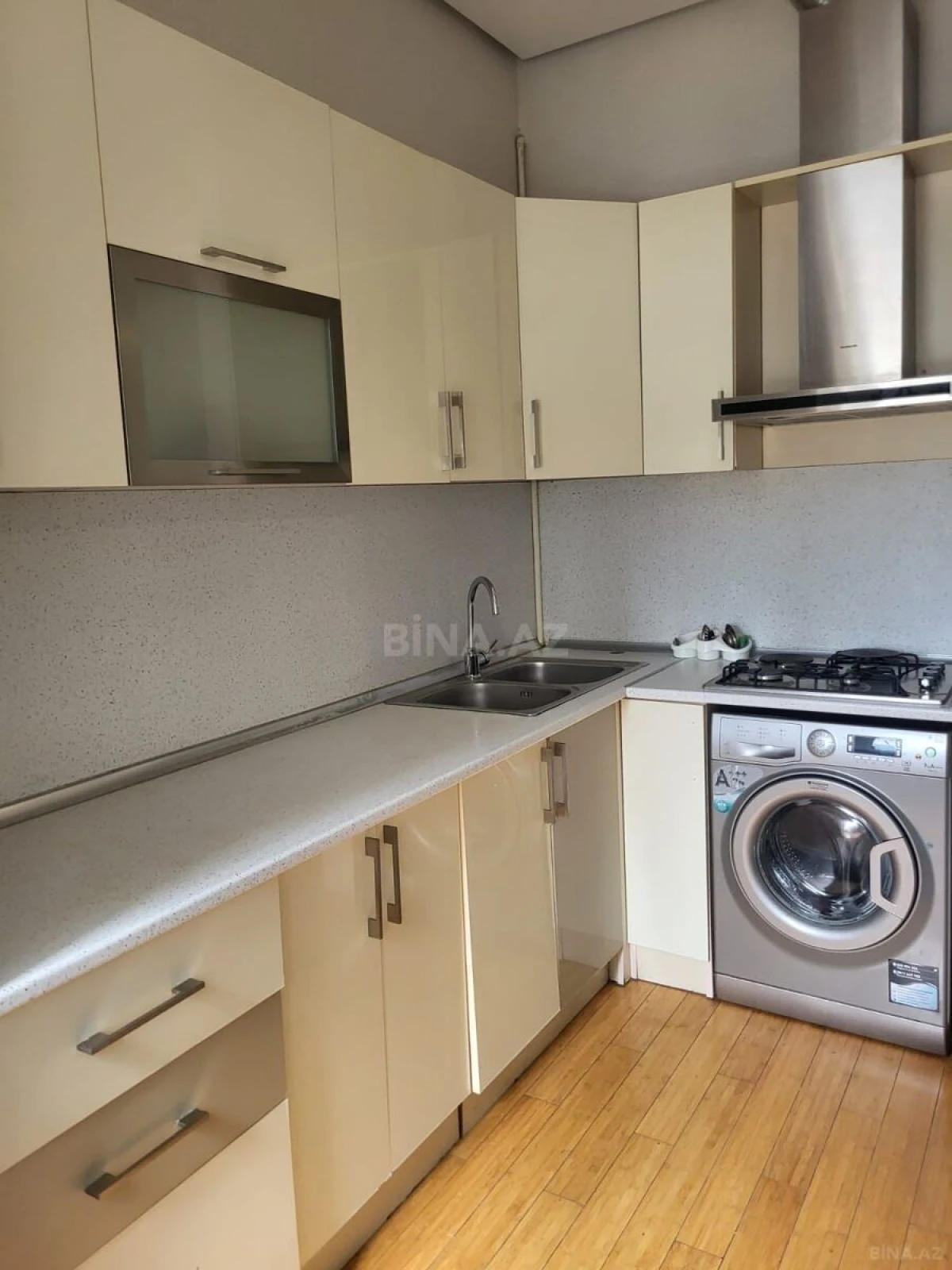Kirayə verilir 2 otaqlı mənzil 60 m²
