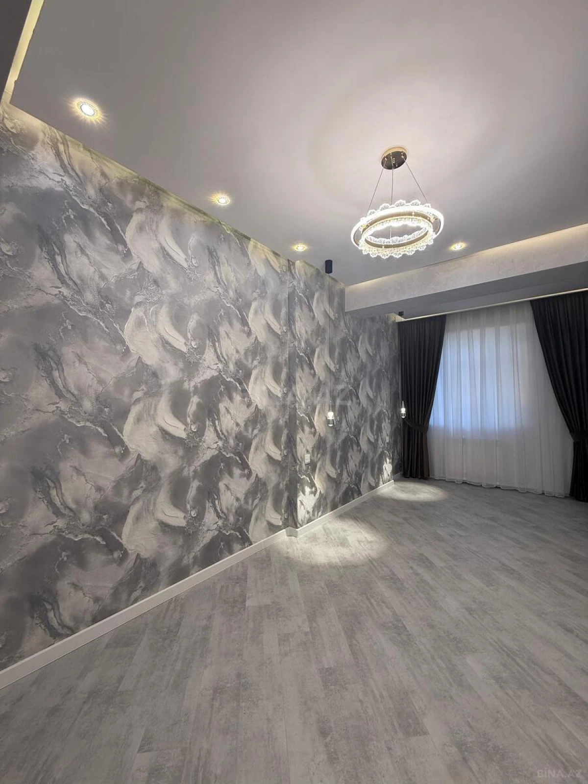 Satılır 3 otaqlı mənzil 126 m²