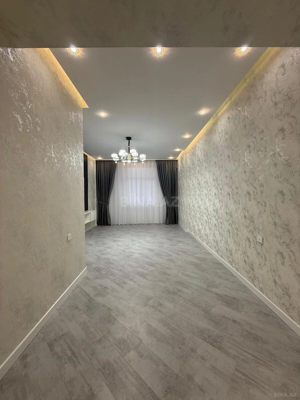 Satılır 3 otaqlı mənzil 126 m²