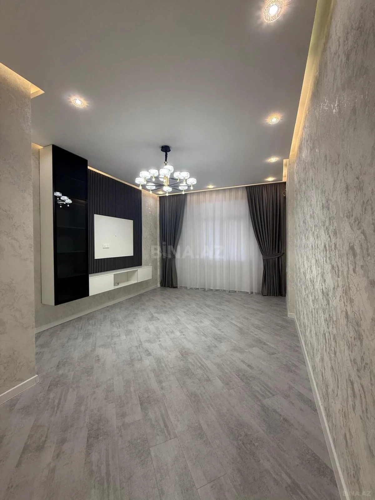 Satılır 3 otaqlı mənzil 126 m²