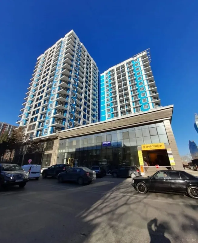 Satılır 4 otaqlı mənzil 181 m²