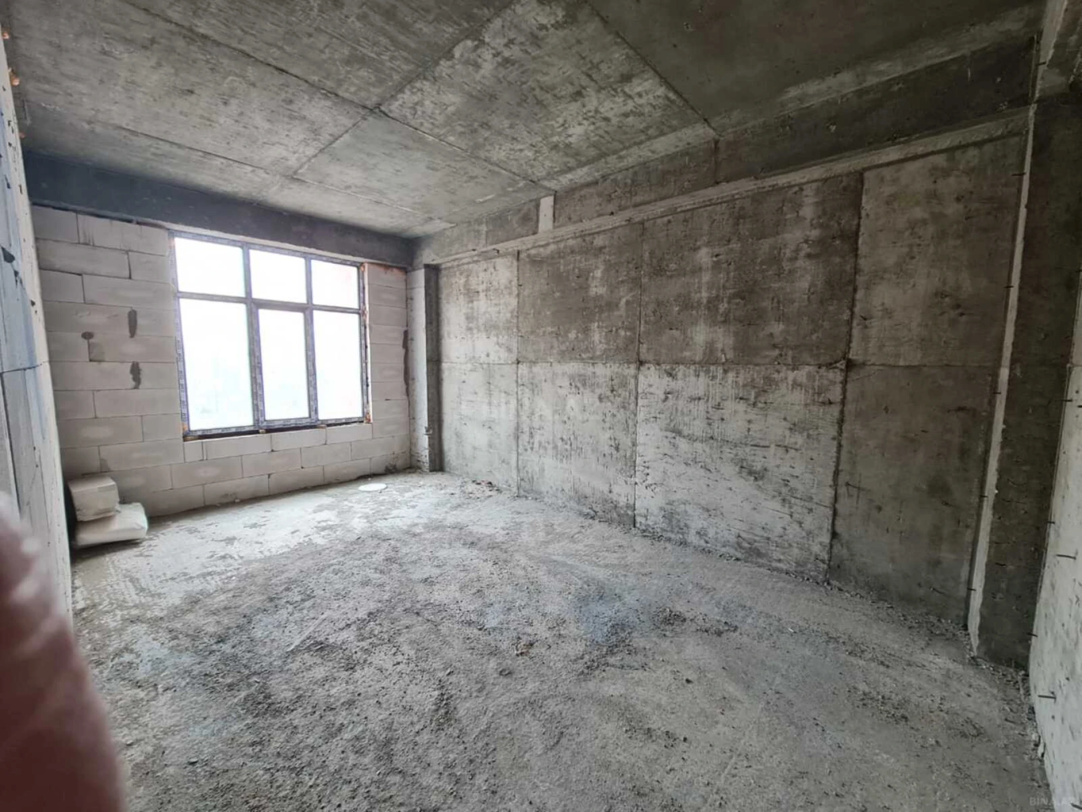 Satılır 4 otaqlı mənzil 181 m²