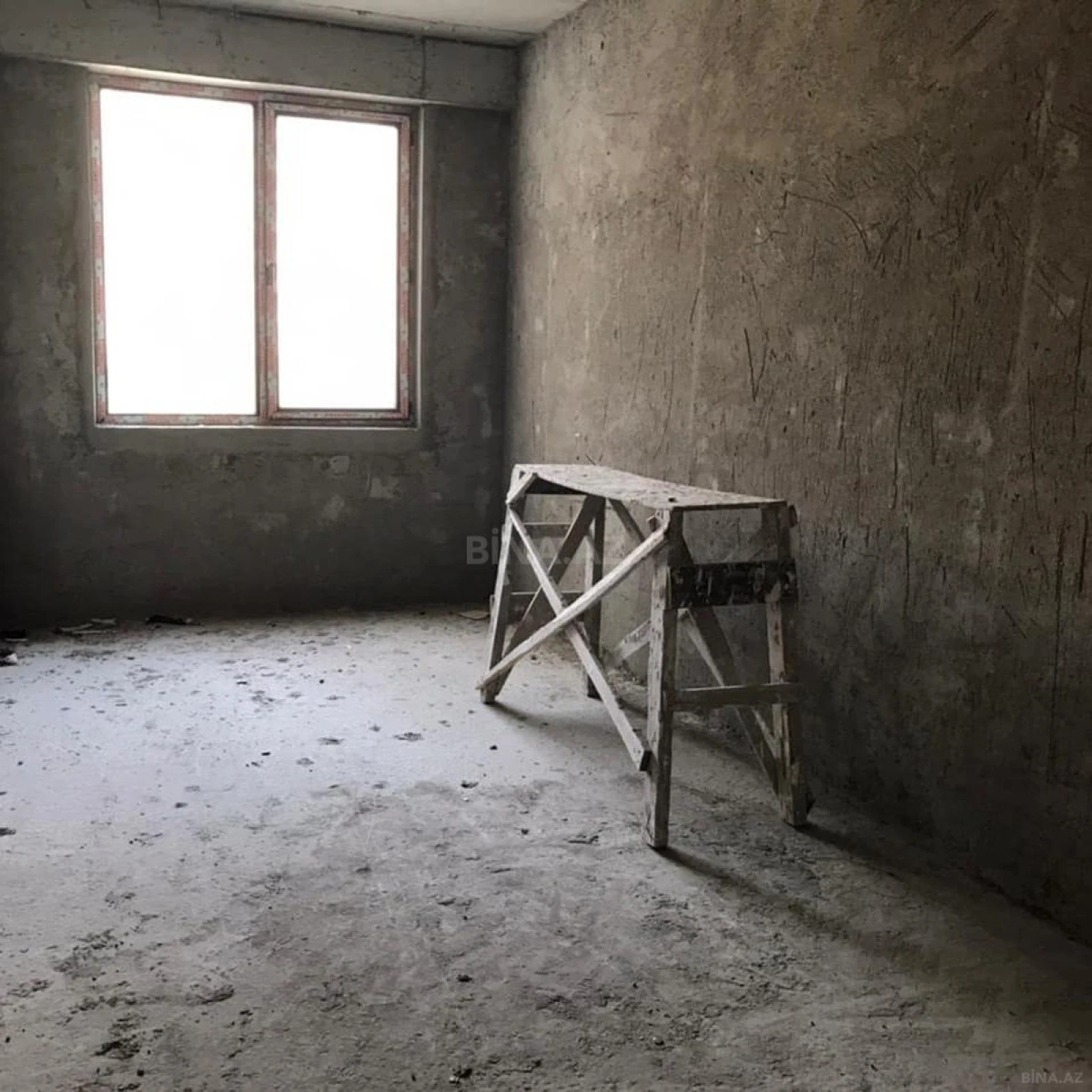 Satılır 4 otaqlı mənzil 181 m²