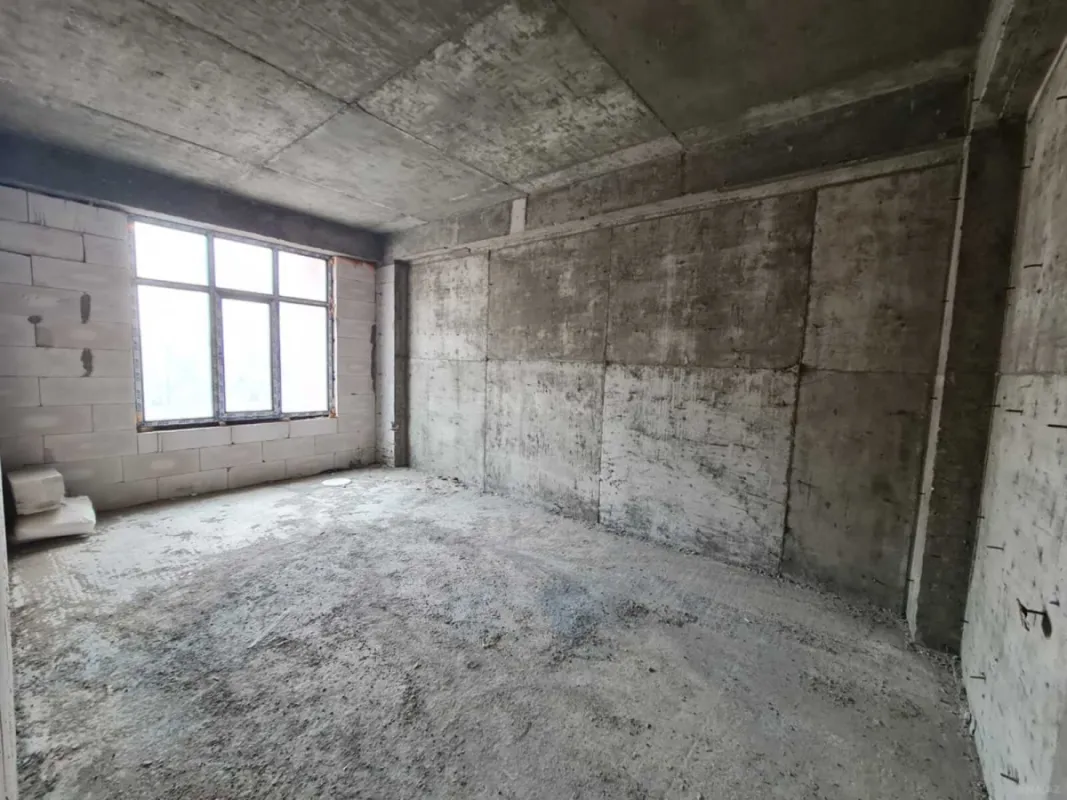 Satılır 4 otaqlı mənzil 181 m²