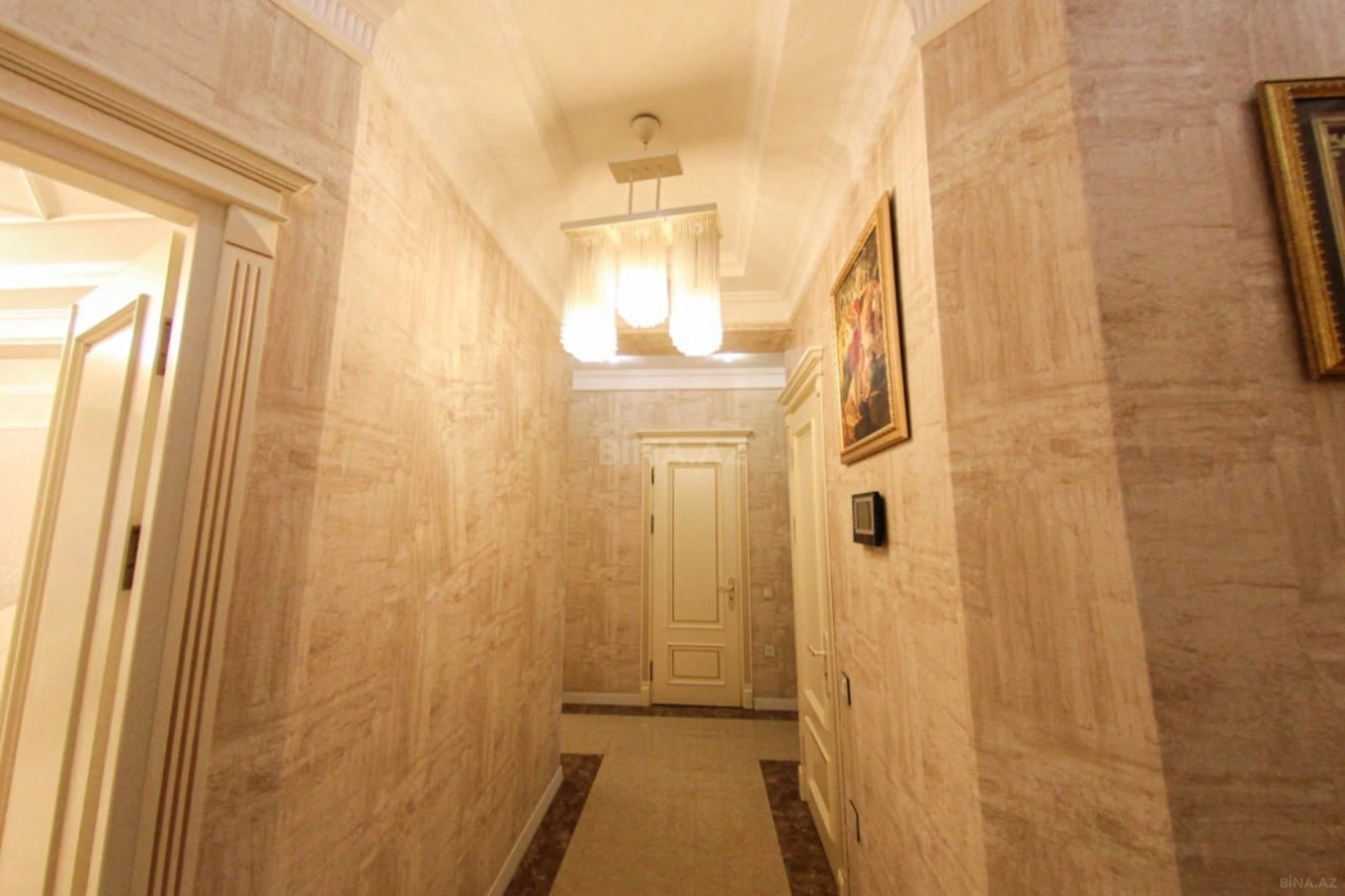 Satılır 3 otaqlı mənzil 118 m²