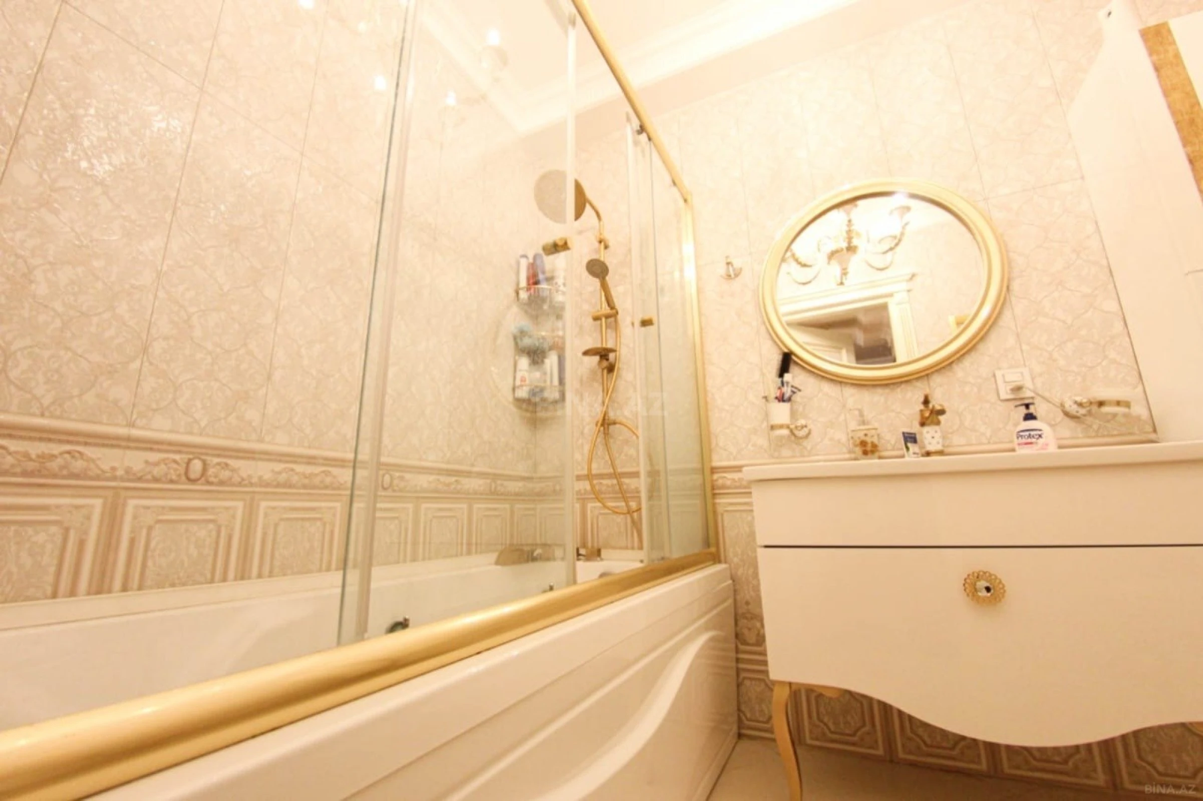 Satılır 3 otaqlı mənzil 118 m²