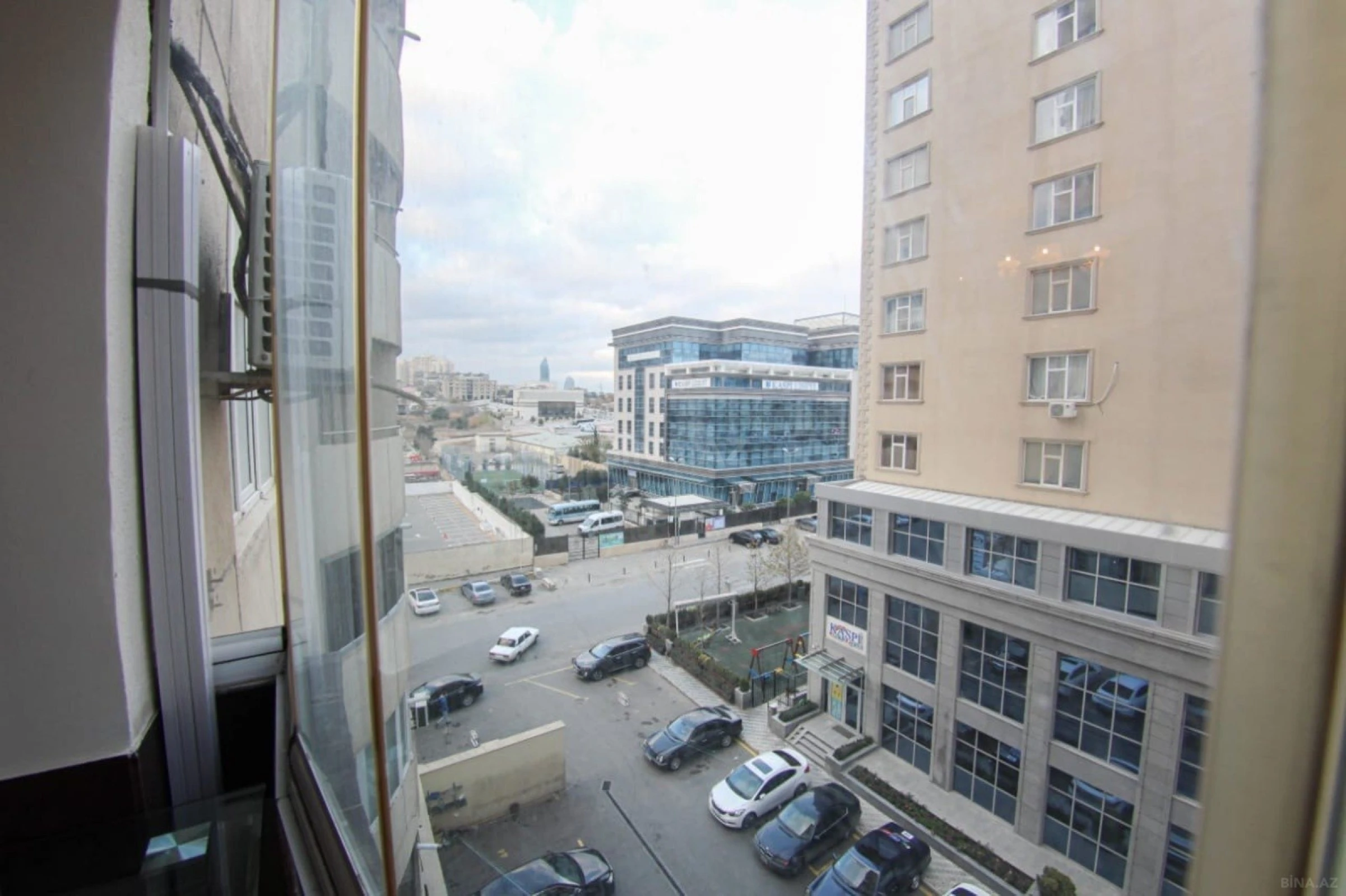 Satılır 3 otaqlı mənzil 118 m²