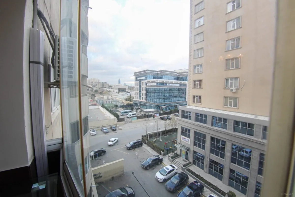 Satılır 3 otaqlı mənzil 118 m²
