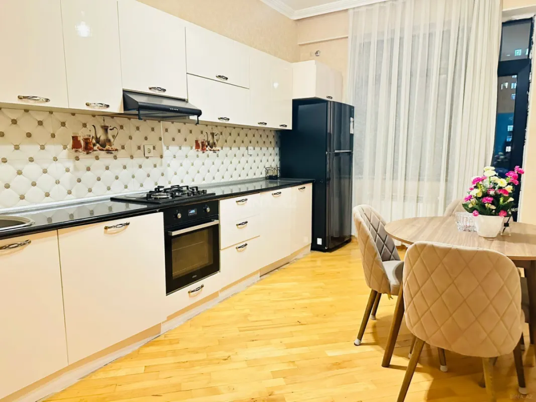 Kirayə verilir 2 otaqlı mənzil 86 m²