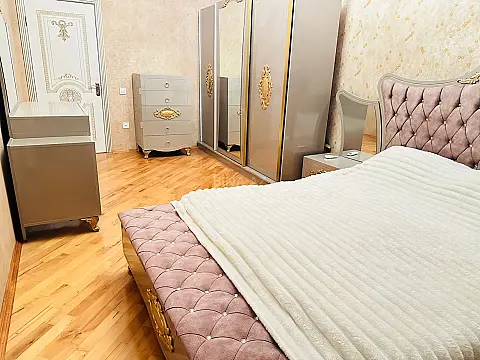 Kirayə verilir 2 otaqlı mənzil 86 m²